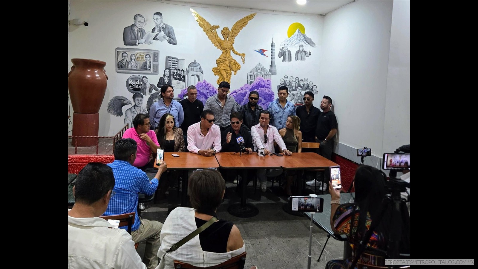  EN EL PATIO DE HONOR DEL CLUB DE PERIODISTAS DE MEXICO