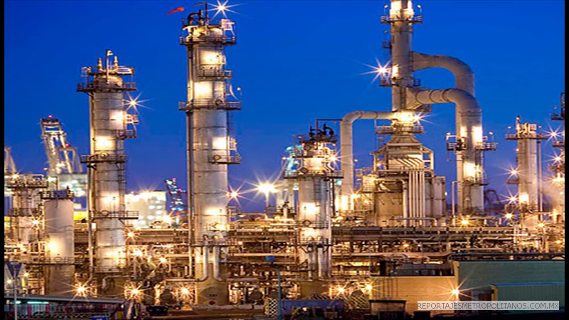 De la nueva refinería, los Pumas y de un Santo