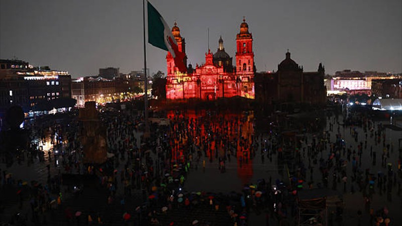 escenas desde la migración mexica desde Aztlán hasta la fundación de Tenochtitlan en 1325