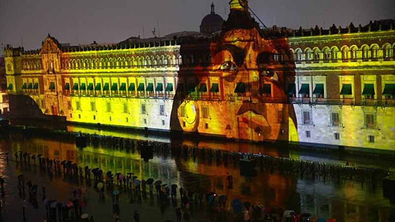 Videomapping sobre la Catedral Metropolitana y Palacio Nacional