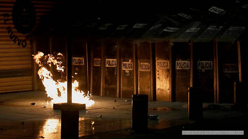 CONTRA LOS UNIFORMADOS