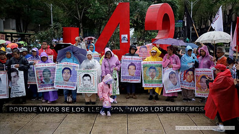 PADRES DE LOS 43 MARCHARON EN CDMX