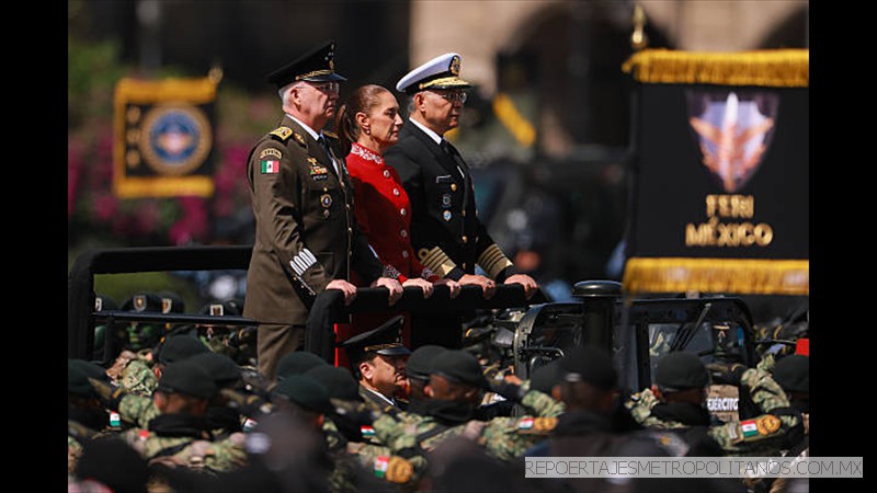 LA PRESIDENTA ENCABEZA EL DESSFILE MILITAR